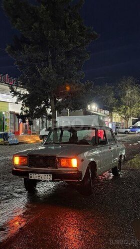 LADA (VAZ) 2107-1