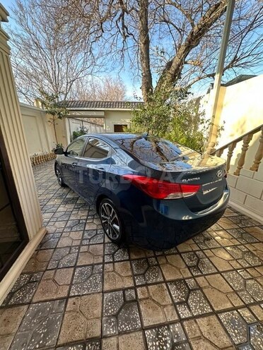Hyundai Elantra-3