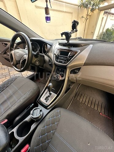 Hyundai Elantra-7