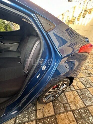 Hyundai Elantra-12