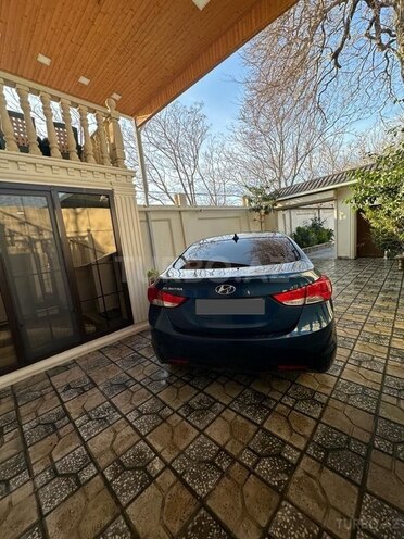 Hyundai Elantra-2