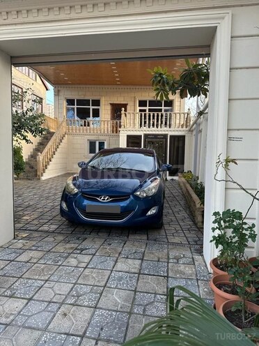 Hyundai Elantra-1