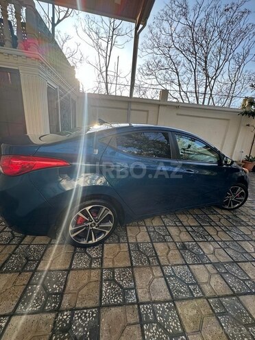 Hyundai Elantra-11