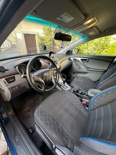 Hyundai Elantra-13