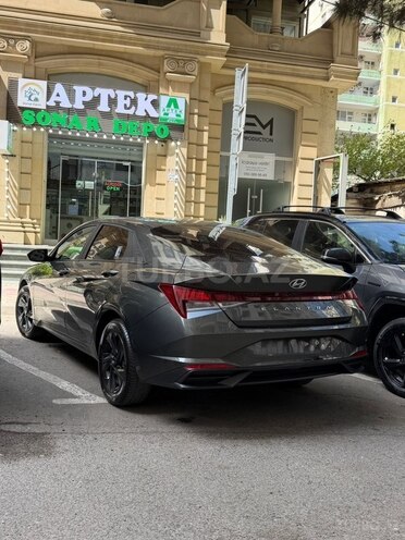 Hyundai Elantra-2