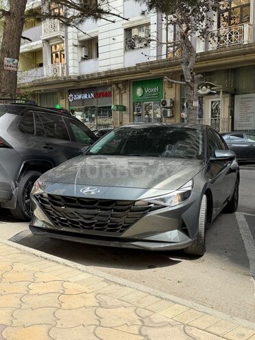 Hyundai Elantra-1