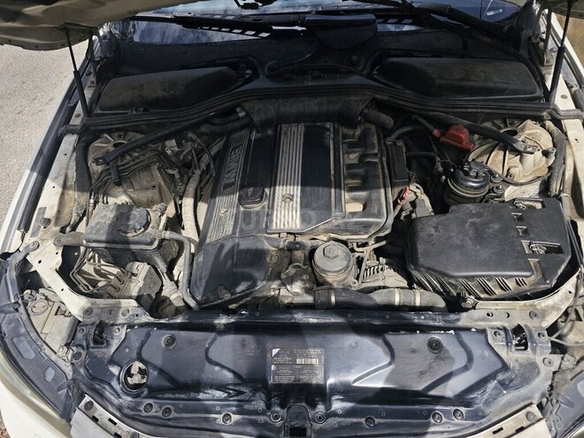 BMW 525-12