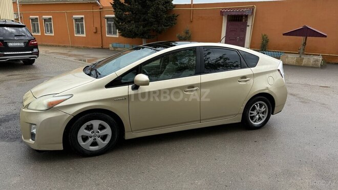 Toyota Prius-4