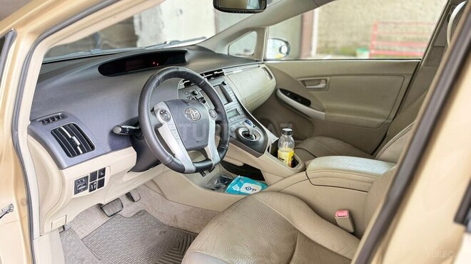 Toyota Prius-10