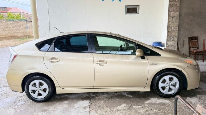 Toyota Prius-8