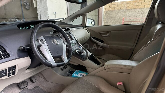 Toyota Prius-11