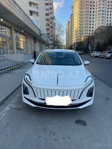 Hongqi E-QM5-1