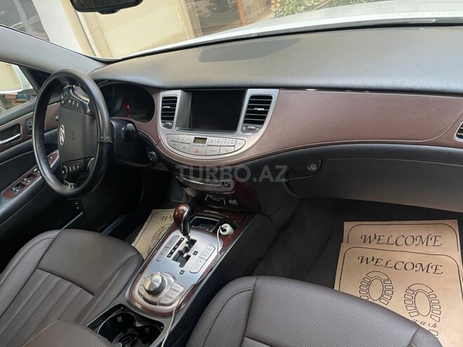 Hyundai Genesis-3