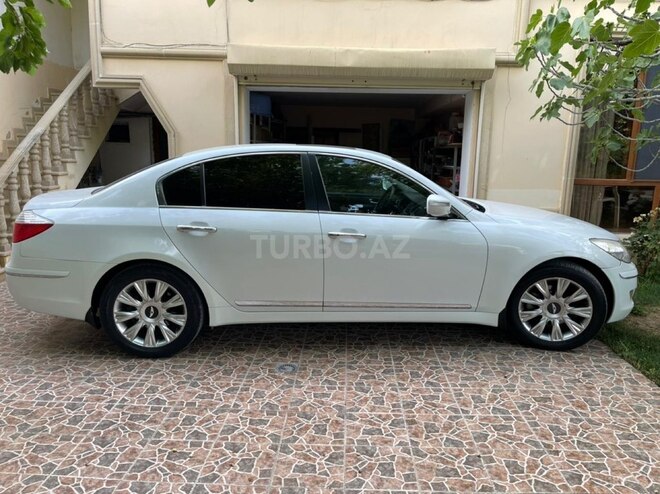 Hyundai Genesis-9