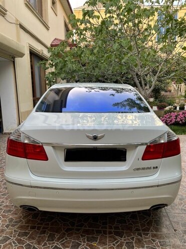 Hyundai Genesis-2