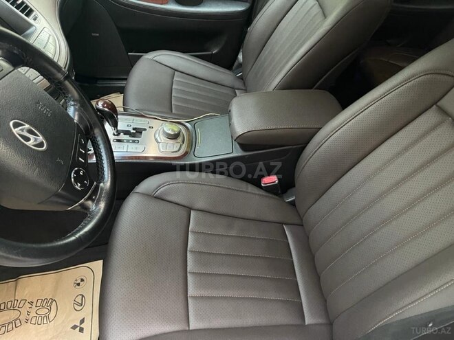 Hyundai Genesis-4