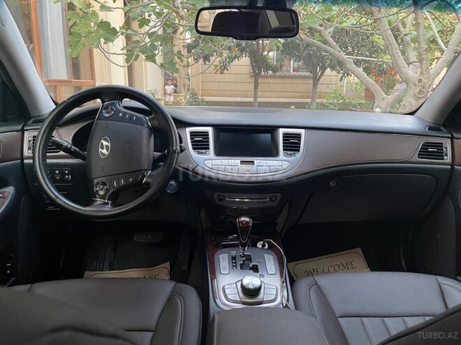 Hyundai Genesis-7