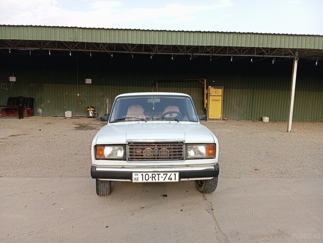 LADA (VAZ) 2107-1