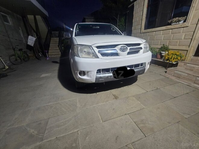 Toyota Hilux-1