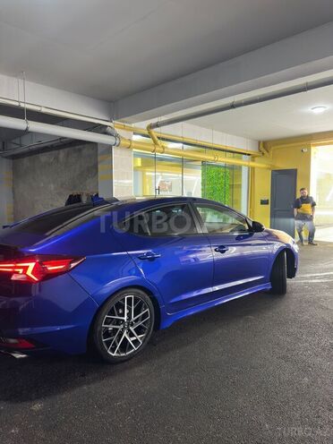 Hyundai Elantra-2