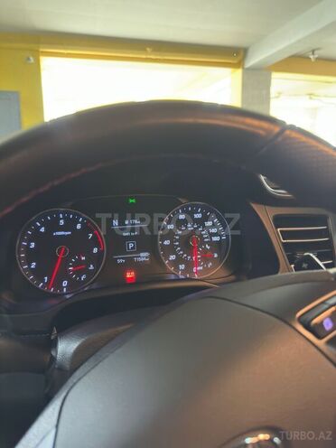 Hyundai Elantra-8