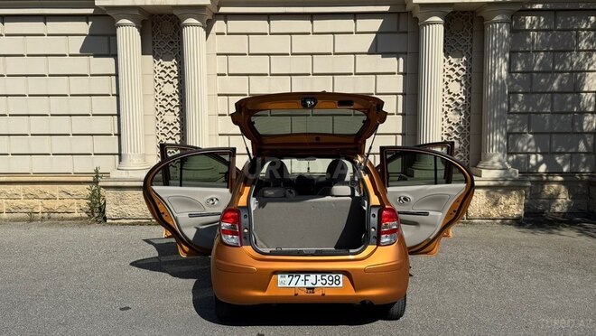 Nissan March-6