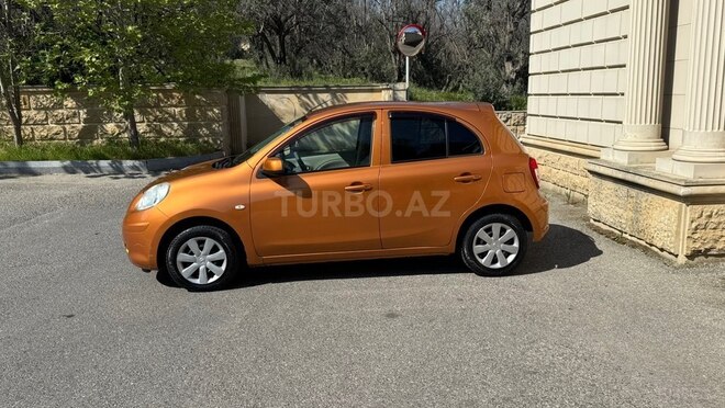Nissan March-18