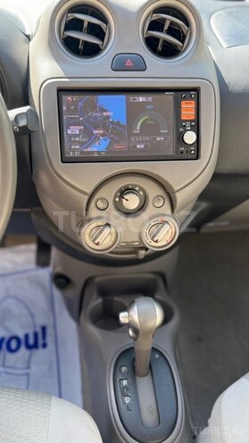 Nissan March-11