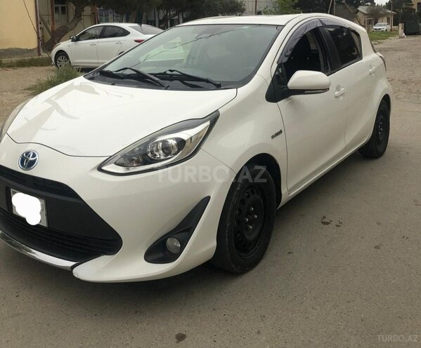 Toyota Aqua-2