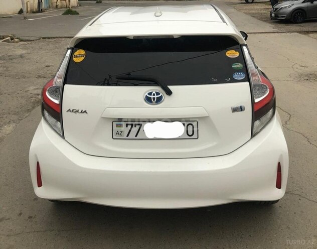 Toyota Aqua-4