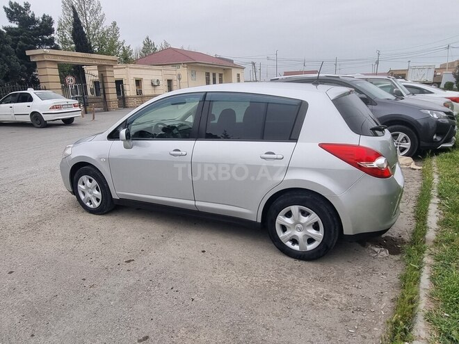 Nissan Tiida-4