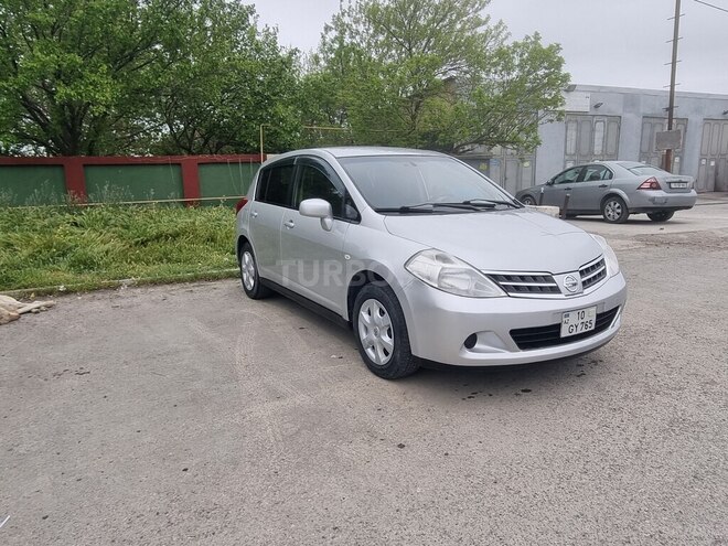 Nissan Tiida-1