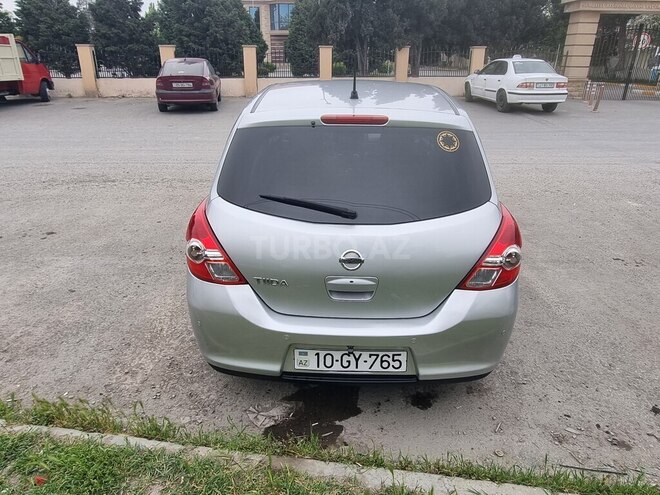 Nissan Tiida-5
