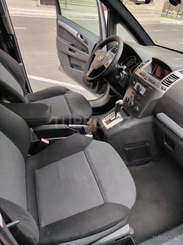 Opel Zafira-11