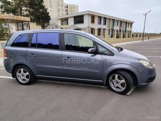 Opel Zafira-5