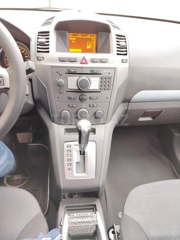 Opel Zafira-12