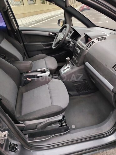 Opel Zafira-13