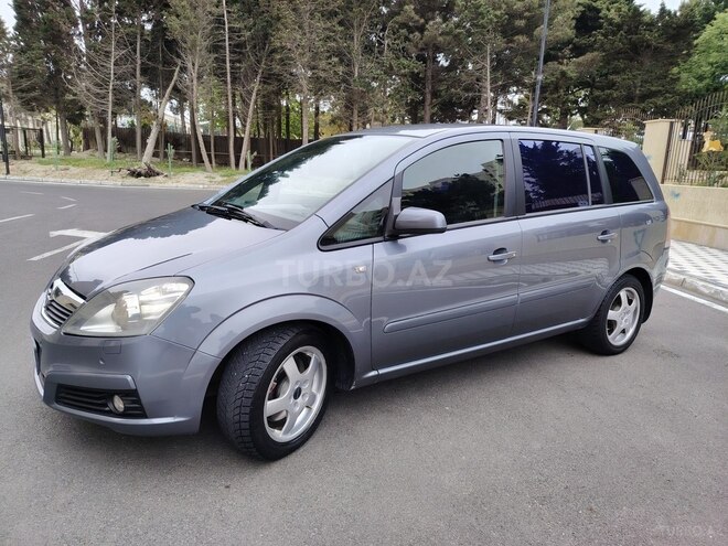 Opel Zafira-8