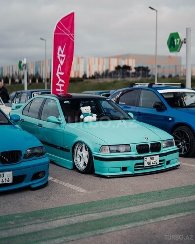 BMW 320-1