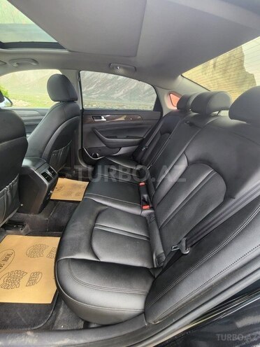 Hyundai Sonata-12