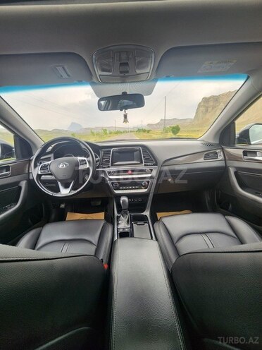 Hyundai Sonata-15