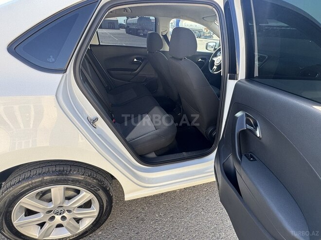Volkswagen Polo-10