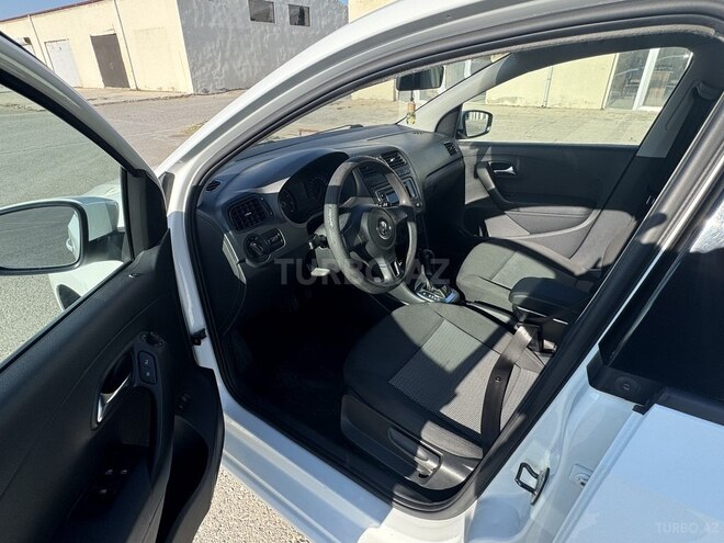Volkswagen Polo-12