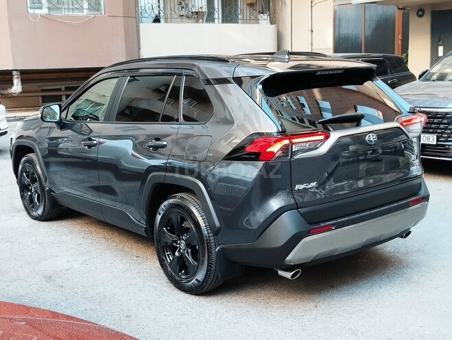 Toyota RAV4 2025, 8,800 km - 2.5 l - Bakı