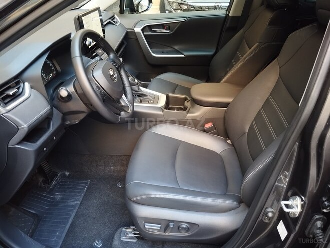 Toyota RAV4 2025, 8,800 km - 2.5 l - Bakı