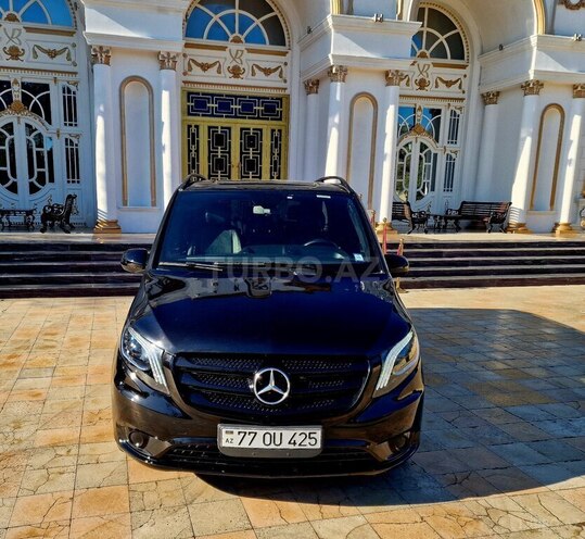 Mercedes Metris-10