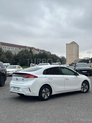 Hyundai IONIQ-15
