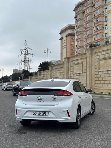 Hyundai IONIQ-18