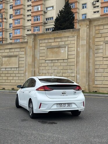 Hyundai IONIQ-21