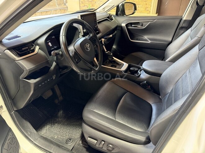 Toyota RAV4-8